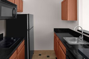 Fridge, microwave, stovetop, dishwasher