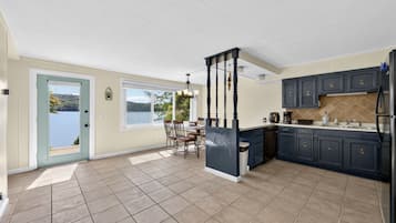 Réfrigérateur, micro-ondes, four, lave-vaisselle