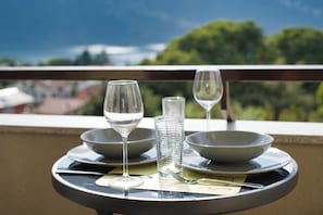 Outdoor dining - Casa Lago Verde - Two Bedroom Apartment, Sleeps 5 (Abbadia lariana)