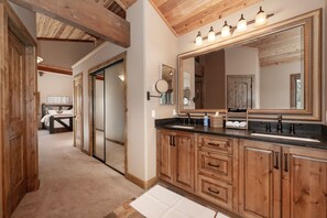 5 bedrooms, free WiFi, bed sheets