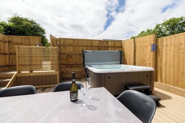 Outdoor dining - Lanreath Cottage : 3 bedroom with Hot Tub (England)