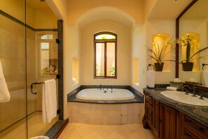 Villa | 10 bedrooms - - Casa Garmus - 10 bdr Ocean View (Jacó)