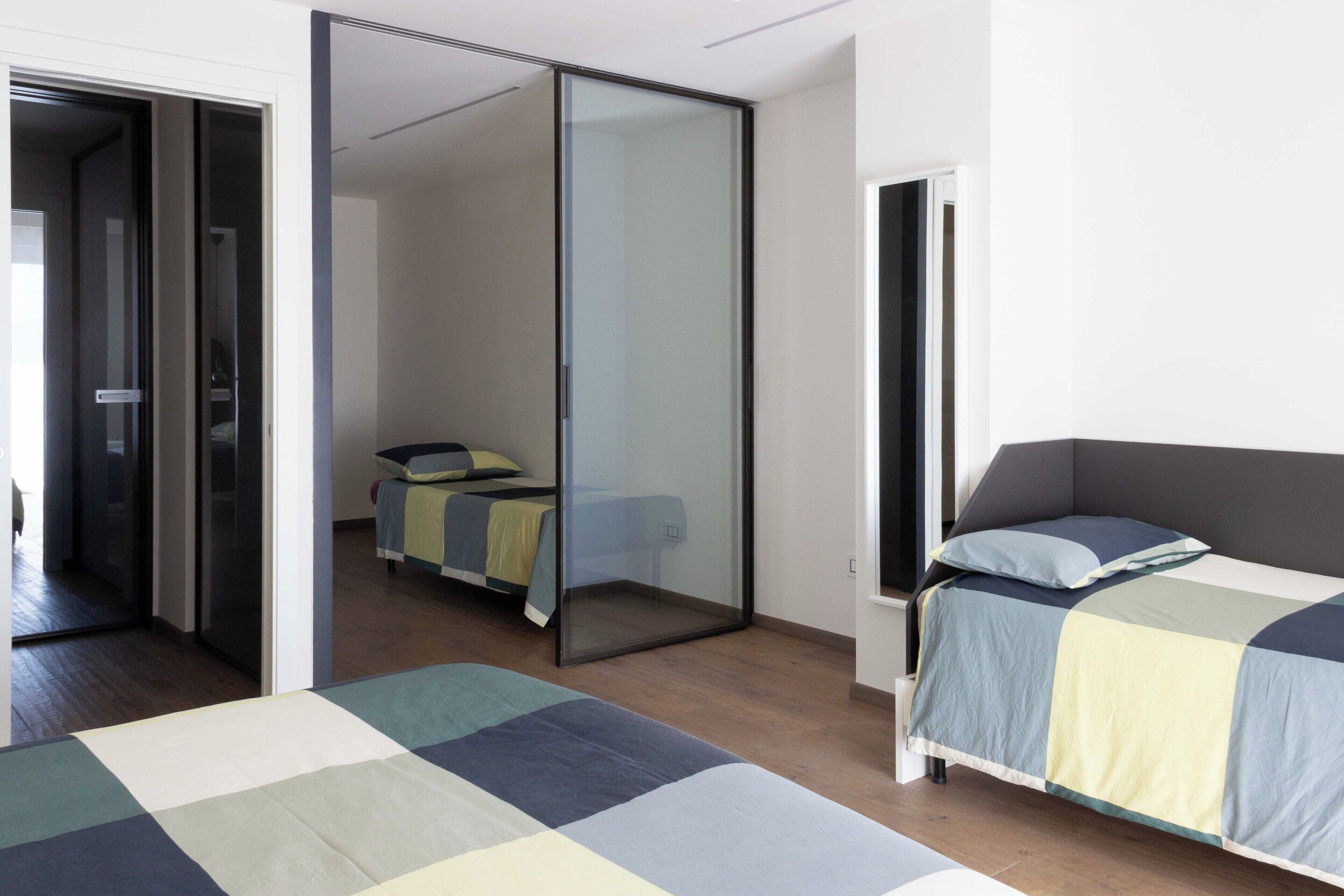 3 quartos, acesso à internet, roupa de cama