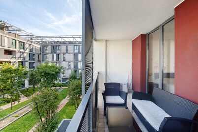 'Easy Como Stay Apartment with Parking' – Shared Terrace, Wi-Fi & Air Conditioning