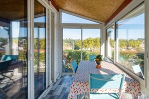 Dining - Chalet 'Ortalon - Hasparren' with Shared Pool, Wi-Fi, and Air Conditioning (Hasparren)