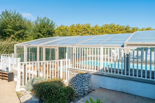 Chalet 'Ortalon - Hasparren' avec piscine partagée, Wi-Fi et climatisation