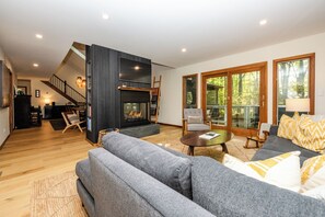 TV, fireplace - Sawyer Beauty Close To Everything! (Sawyer)