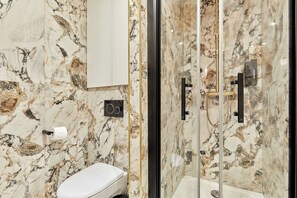 Apartamento | Baño | Secador de pelo, toallas, jabón y champú