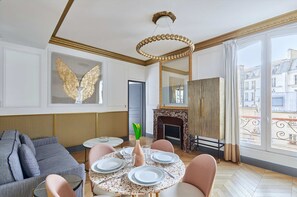 Apartment | Dining