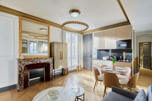 Apartment | Interior - Superb AC- 1bdr Ave Montaigne - Arc de Triomphe by Studio Prestige (Paris)