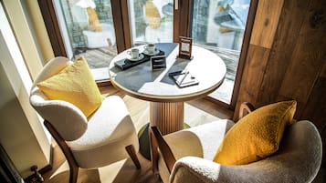 Zimmersafe, schallisolierte Zimmer, kostenloses WLAN, Bettwäsche