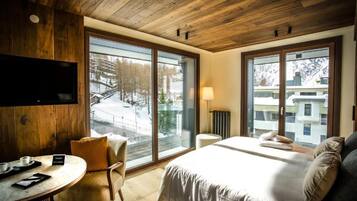 Superior-Doppelzimmer, Terrasse, Bergblick