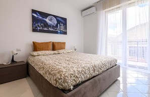 2 bedrooms, iron/ironing board, WiFi, bed sheets - Central apartment sabrixhouse (Napoli)