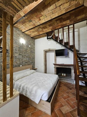 1 室のベッドルーム、デスク、アイロン / アイロン台、旅行用ベビーベッド