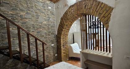 Romantic House: the Lake Refuge (complete lakefront apartment)4bed+WC