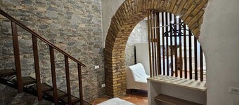Romantic House: the Lake Refuge (complete lakefront apartment)4bed+WC