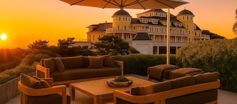 Watch Hill Luxury by the Sea, Iconic 1852 School House, Beside Ocean House Hotel