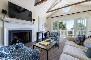 Smart TV, fireplace, music library, stereo