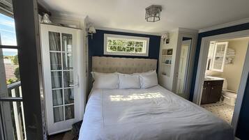 2 bedrooms, in-room safe, desk, iron/ironing board