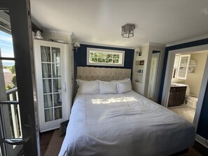 2 bedrooms, in-room safe, desk, iron/ironing board
