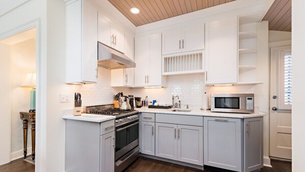 Fridge, microwave, oven, stovetop - Watch Hill Luxury by the Sea, Iconic 1852 School House, Beside Ocean House Hotel (Westerly)