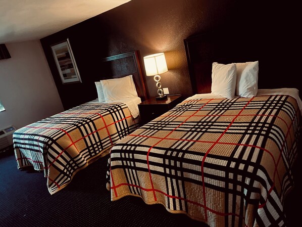 4 bedrooms, iron/ironing board, WiFi, bed sheets - Neat and Clean Rooms that are Affordable! (Hagerstown)