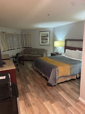 Iron/ironing board, WiFi, bed sheets