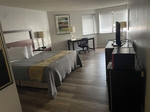 4 bedrooms, iron/ironing board, WiFi, bed sheets - Neat and Clean Rooms that are Affordable! (Hagerstown)