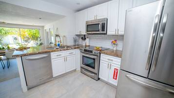 Fridge, microwave, oven, coffee/tea maker