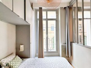 Iron/ironing board, WiFi, bed sheets