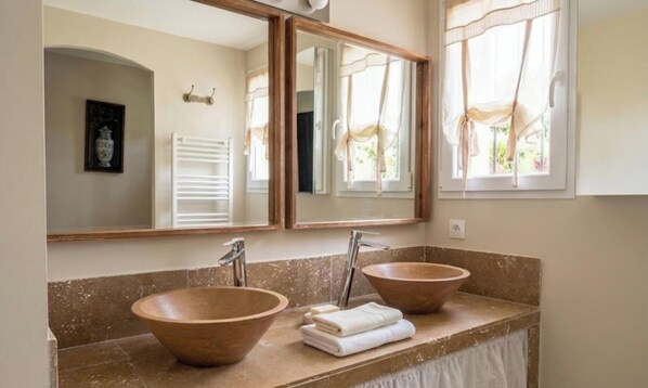 A bathroom with two large, round, brown sinks, a mirror, and a window with curtains. - CASA-Vaison villa avec piscine privée (Vaison-la-Romaine)