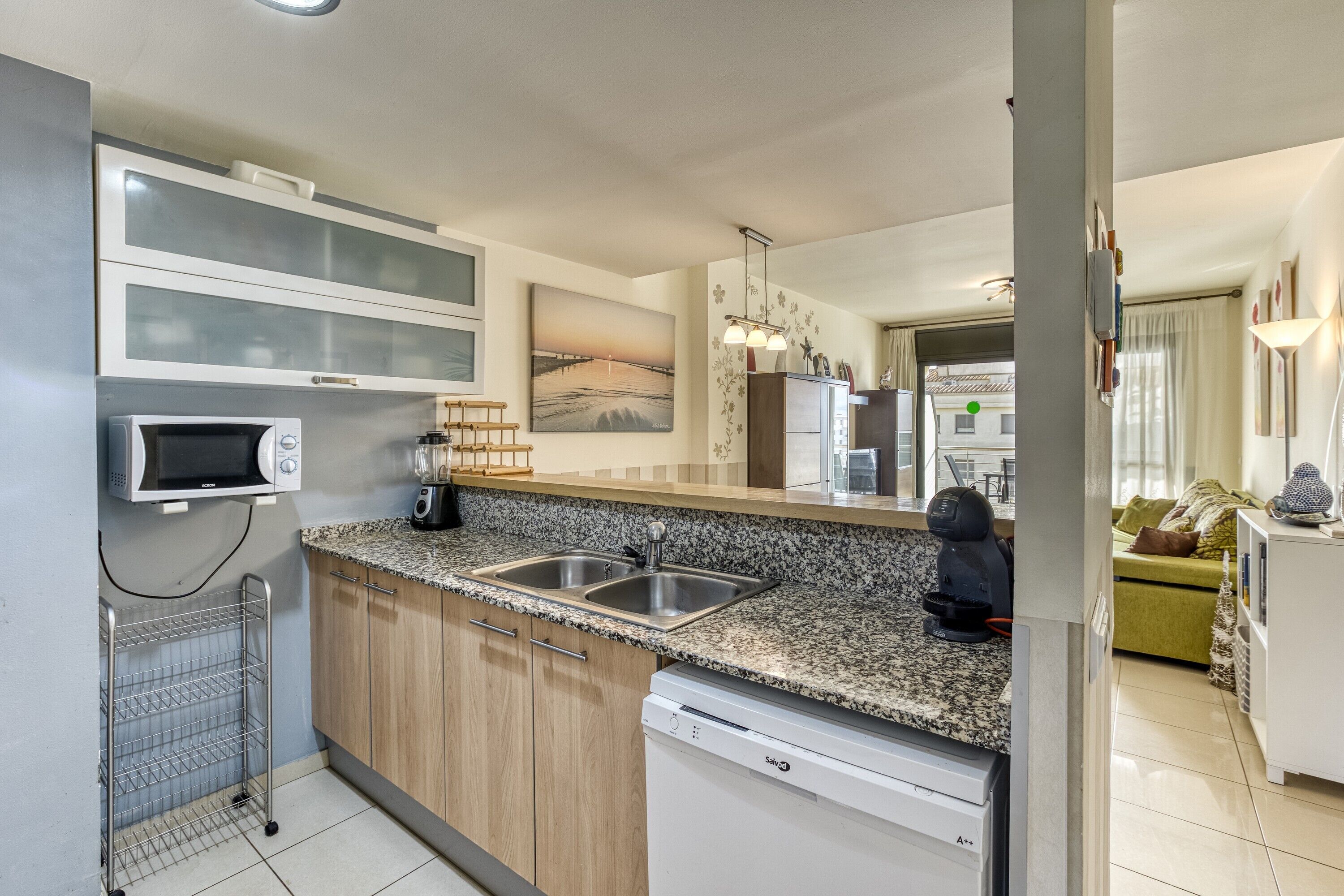 Køleskab, mikrobølgeovn, ovn, kogeplade