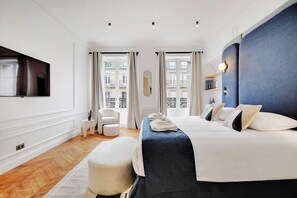 4 bedrooms, iron/ironing board, Internet, bed sheets