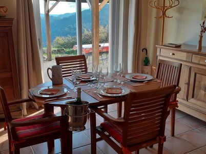 Quiet country cottage with panoramic view