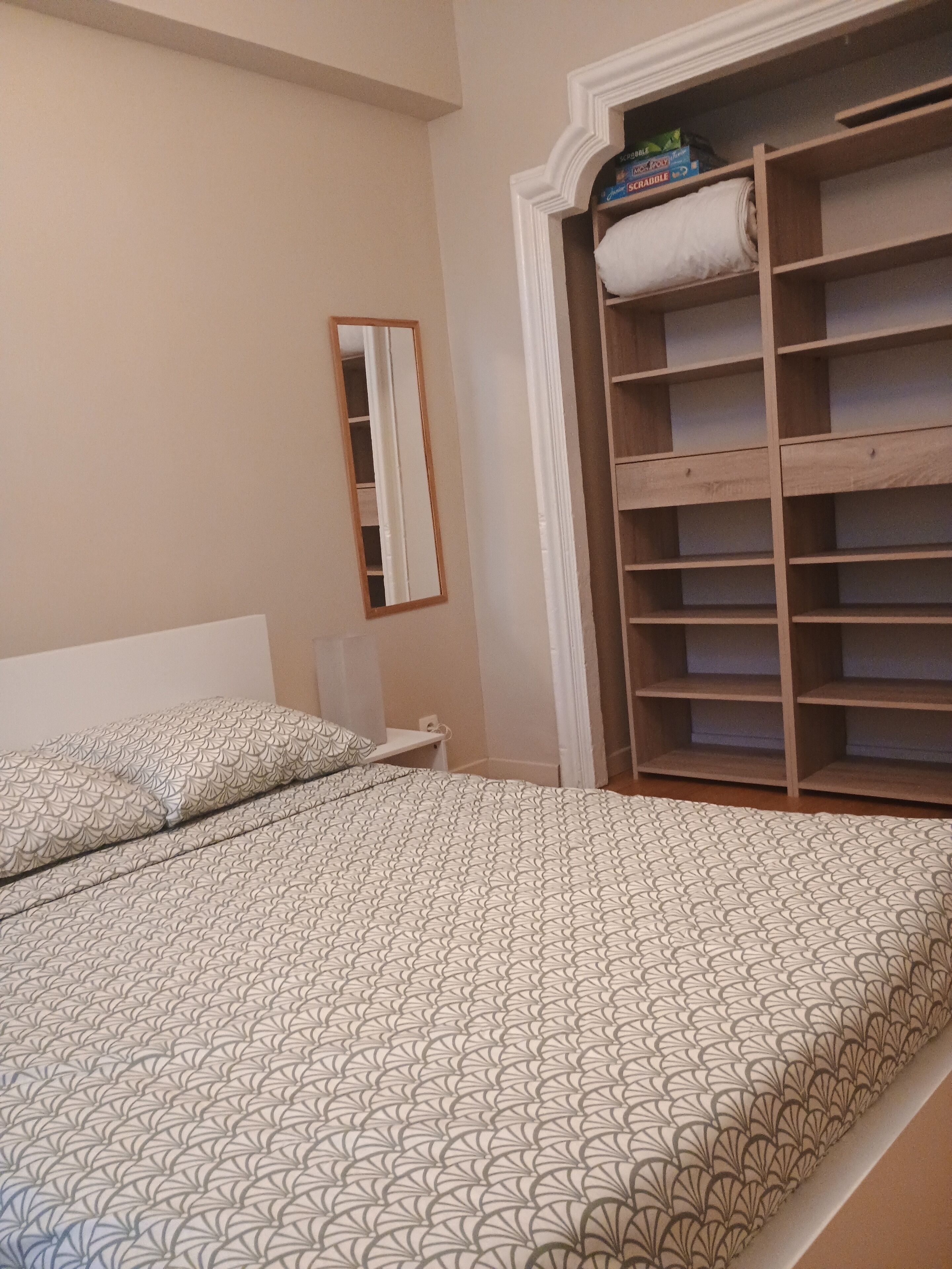 1 slaapkamer, een strijkplank/strijkijzer, reisbedje, gratis wifi