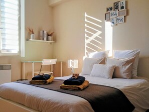 1 bedroom, iron/ironing board, travel cot, free WiFi - L'Isle Contemporaine - Spacious 74 M2 Clim Parking Downtown 2 bedrooms (L'Isle-sur-la-Sorgue)