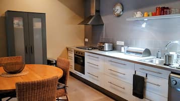 Micro-ondes, four, plaque de cuisson, lave-vaisselle