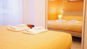 2 bedrooms, iron/ironing board, WiFi, bed sheets