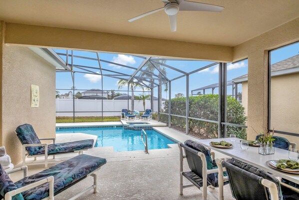 حمّام سباحة مُدفَّأ