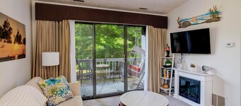 Stylish Waterfront Condo @Traverse City-East Bay. The perfect GETAWAY! 1BR/1BA