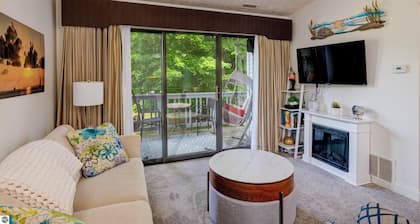 Stylish Waterfront Condo @Traverse City-East Bay. The perfect GETAWAY! 1BR/1BA