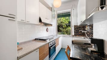 KĂŒhlschrank, Ofen, Herdplatte, GeschirrspĂŒler