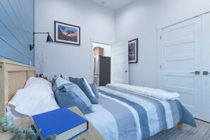 4 bedrooms, desk, WiFi