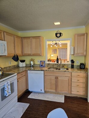 Microwave, oven, stovetop, dishwasher - Charming 2-bedroom townhome in welcoming Raleigh with AC (Raleigh)