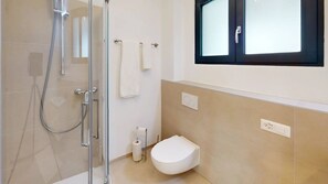 Dusche, Handtücher, Toilettenpapier