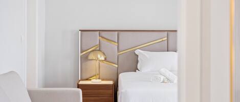 5 habitaciones, tabla de planchar con plancha y cuna de viaje