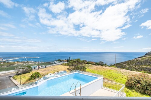 Villa Eastern Edge by Homie