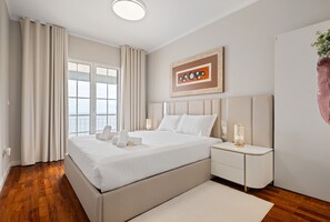 5 chambres, fer et planche à repasser, lit de bébé portatif