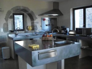 Micro-ondes, four, plaque de cuisson, lave-vaisselle
