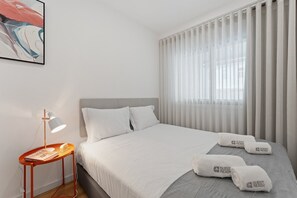 1 bedroom, iron/ironing board, internet, bed sheets